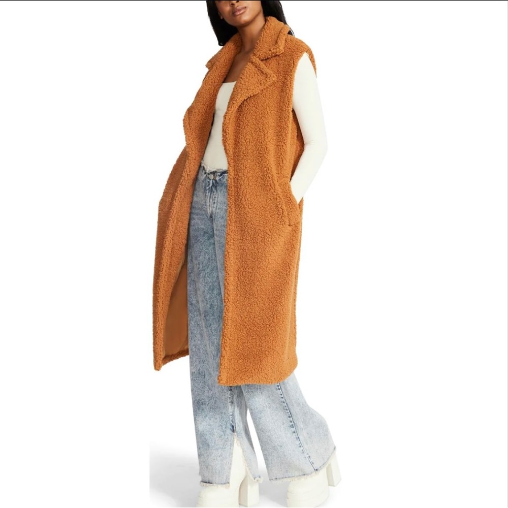 Steve Madden Sherpa Vest - Picture 2 of 9